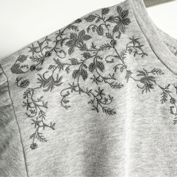 American Eagle Outfitters Sweatshirt Embroidered  Flowers Gray Size Large - Picture 4 of 8